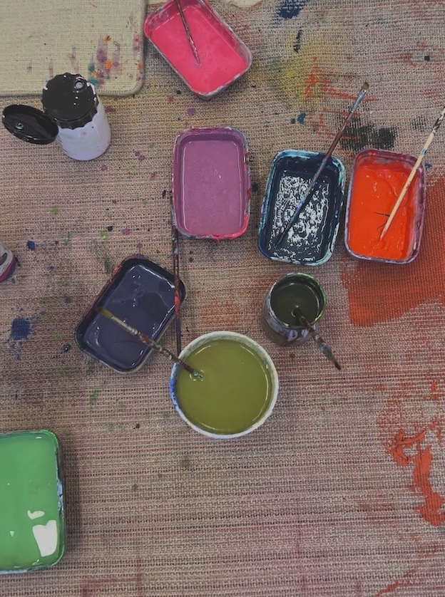 MIXED PAINT IN CONTAINERS