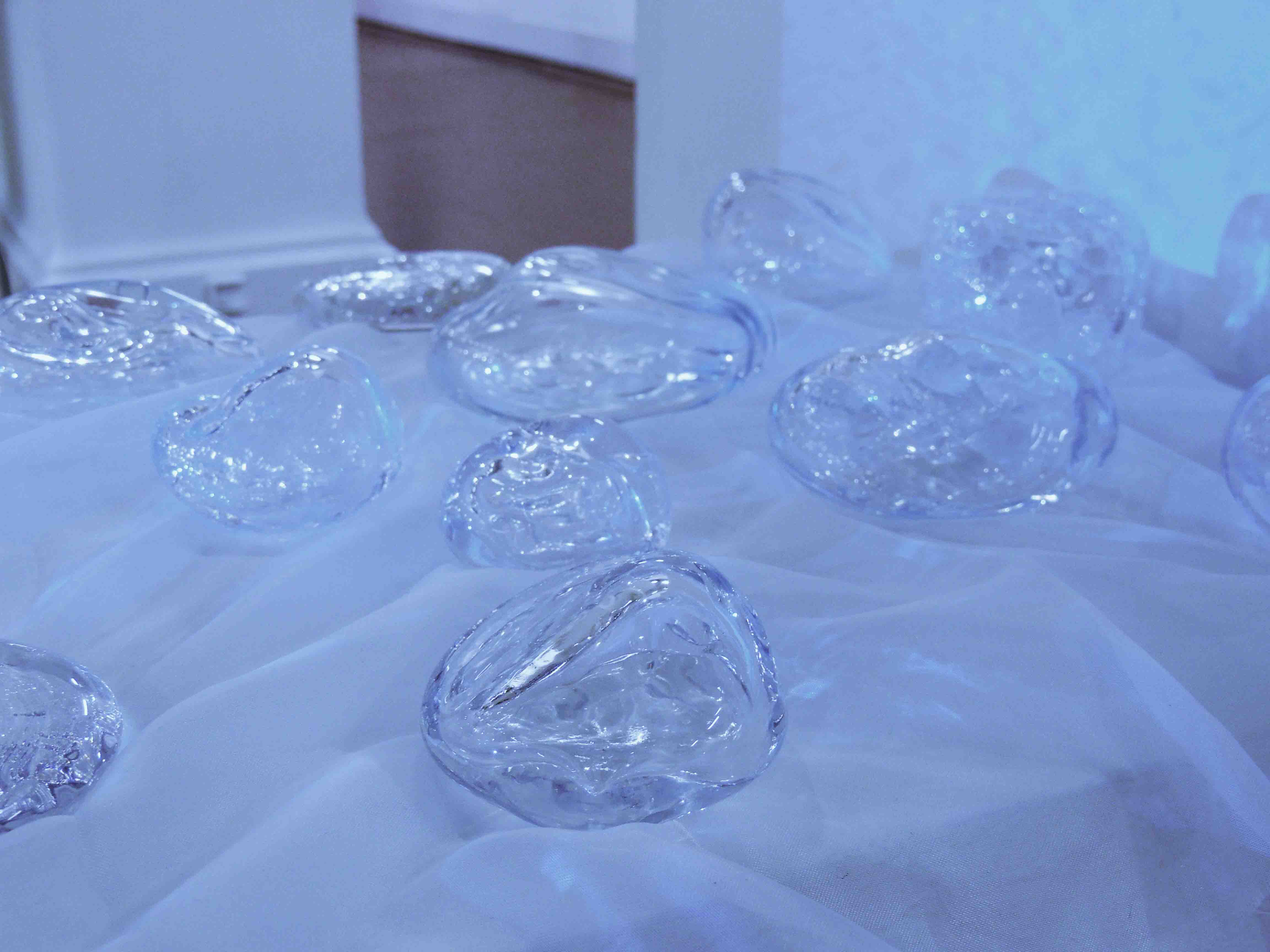 'waves', blown glass sculptures with video projection for the Insight MAFA exhibition 2023